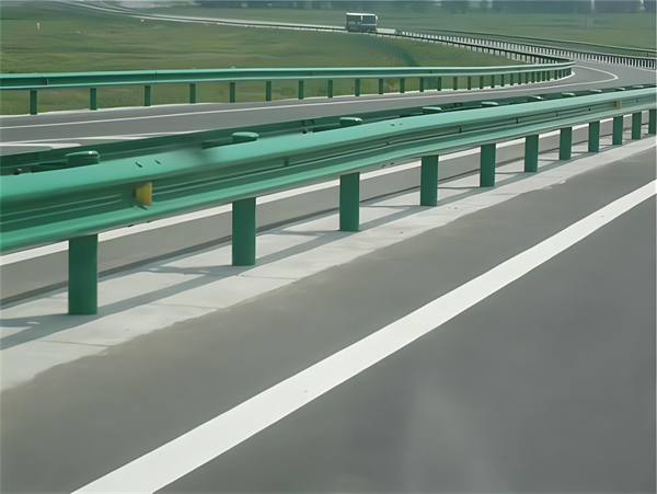 阿勒泰波形梁护栏在高速公路的应用